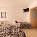 Miami - El De Siempre, Nunca Hotel