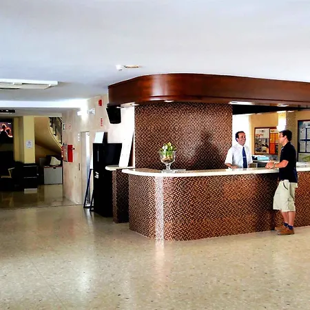 Miami - El De Siempre, Nunca Отель