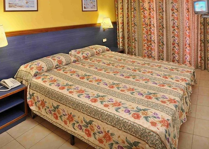 Miami - El De Siempre, Nunca Hotel