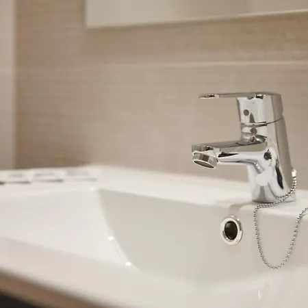 Miami - El De Siempre, Nunca 호텔 칼레라