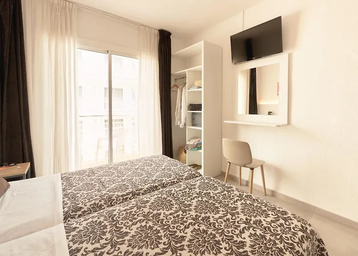 Miami - El De Siempre, Nunca 3* Καλέλα